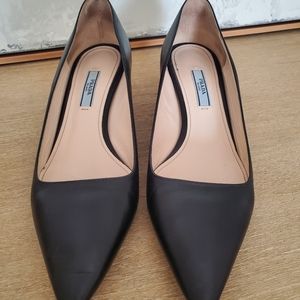 Prada classic pointed kitten heel 38.5